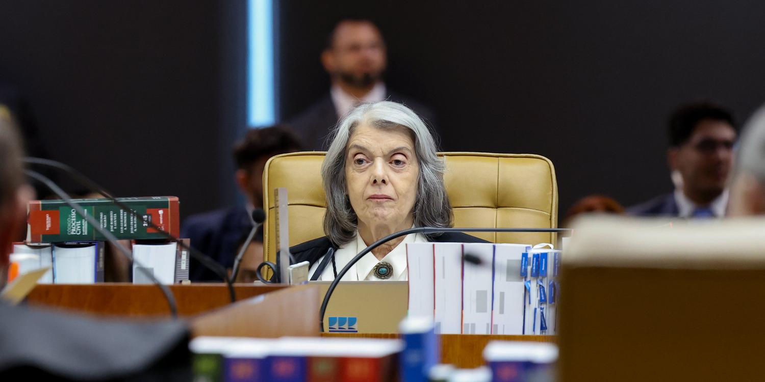 Cármen Lúcia vota pela junção dos julgamentos de Moraes e Mendonça