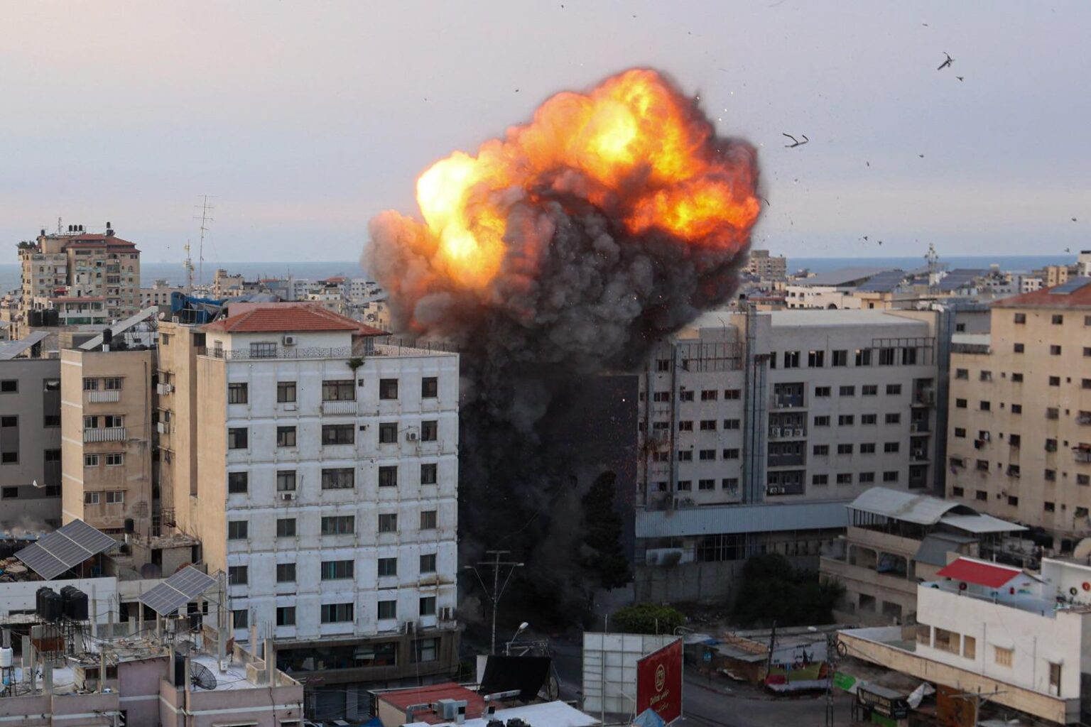 Israel volta a atacar Líbano e dificulta negociações Irã-EUA para fim da guerra