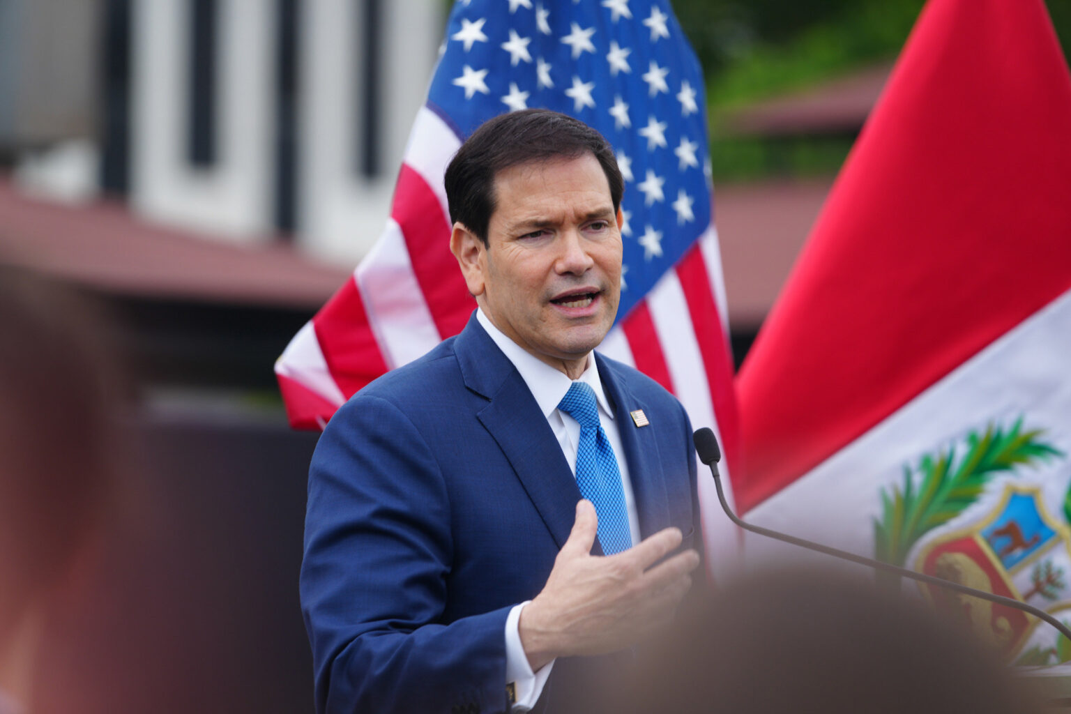 Senadores dos EUA cobram de Rubio garantia de que governo Trump reconhecerá eleição no Brasil