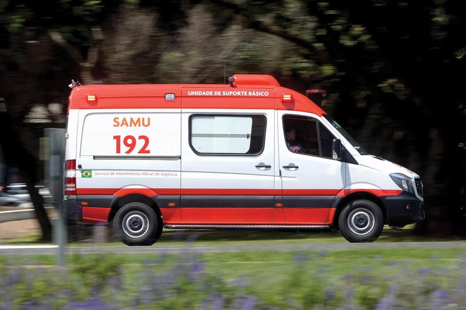 Motorista sem CNH avança preferencial e atropela motociclista em Marabá