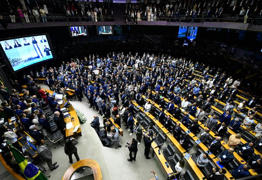 Fim da escala 6×1 deve ser analisado hoje no Senado