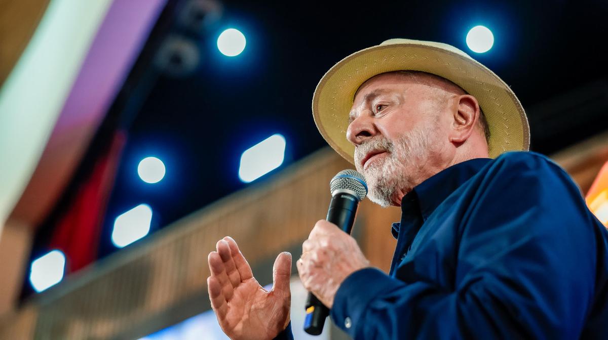 Lula anuncia proposta de Pé-de-Meia Universitário com bolsa de R$ 700 por mês