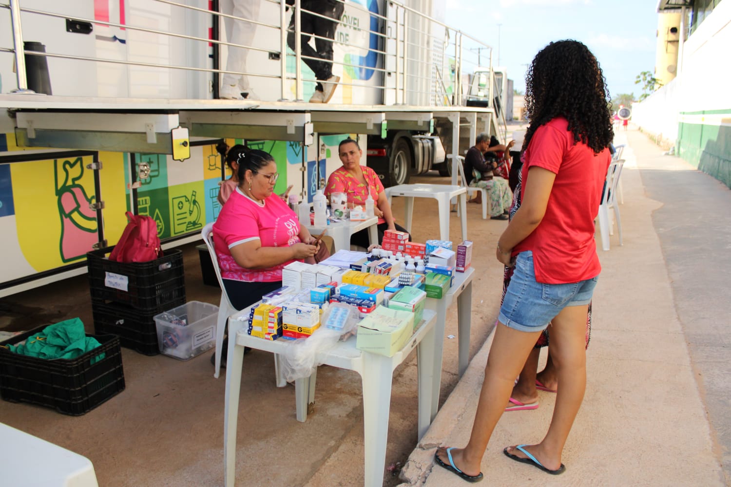 Moradoras do Tiradentes recebem atendimento da Carreta da Mulher em Marabá