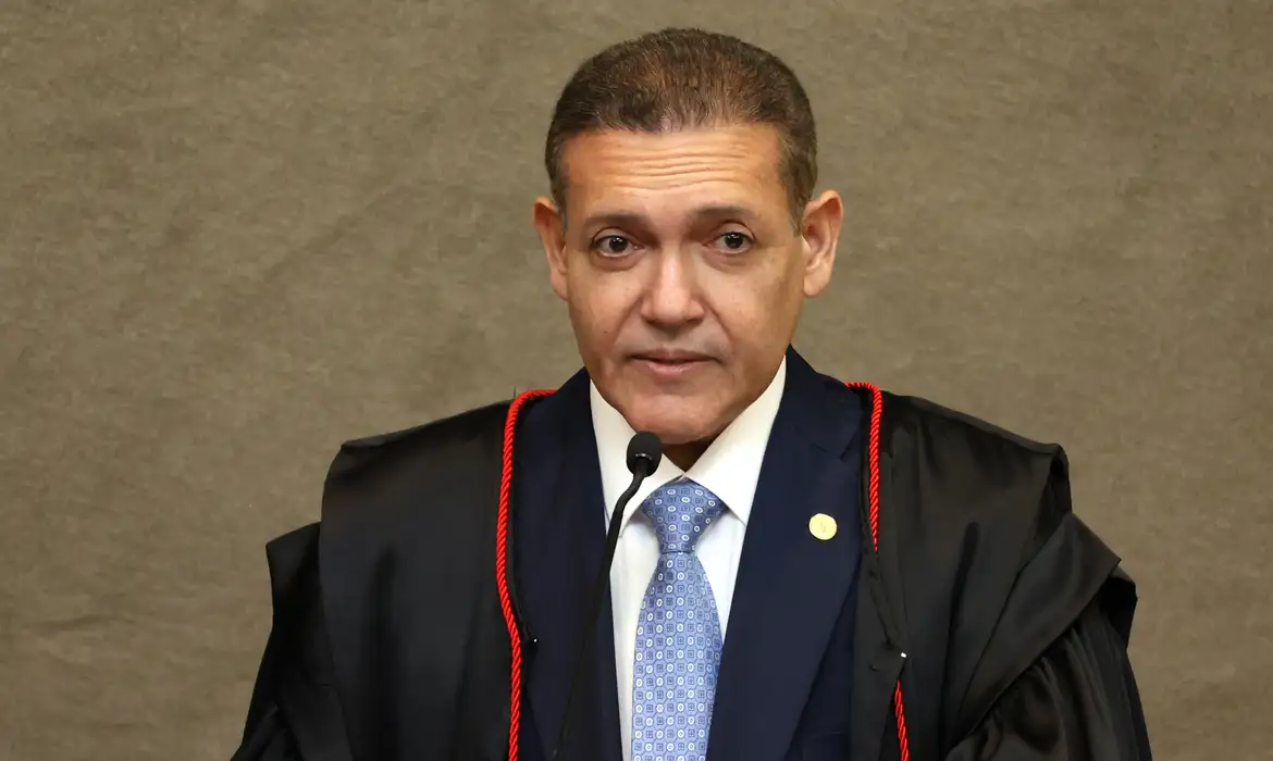 Nunes Marques avalia julgar anulação da pena de Bolsonaro após o 2º turno