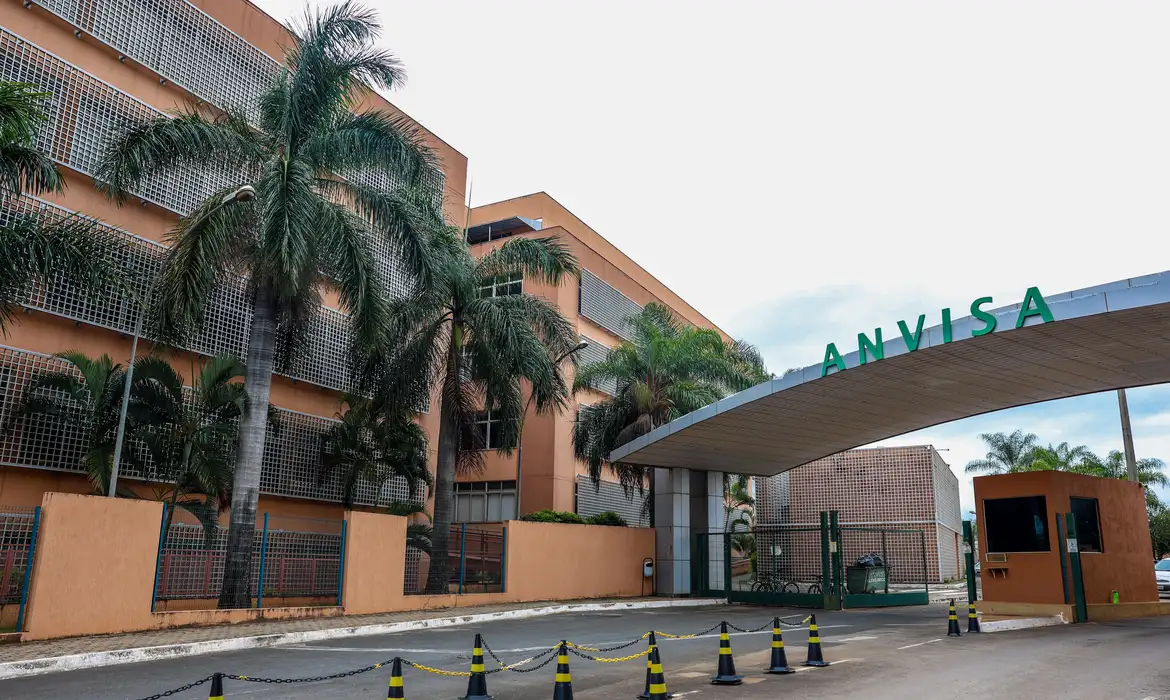 Agência proíbe lotes de botox e remédio contra o câncer após suspeitas graves