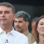 Flávio Bolsonaro fugiu para os EUA, diz Agência Reuters