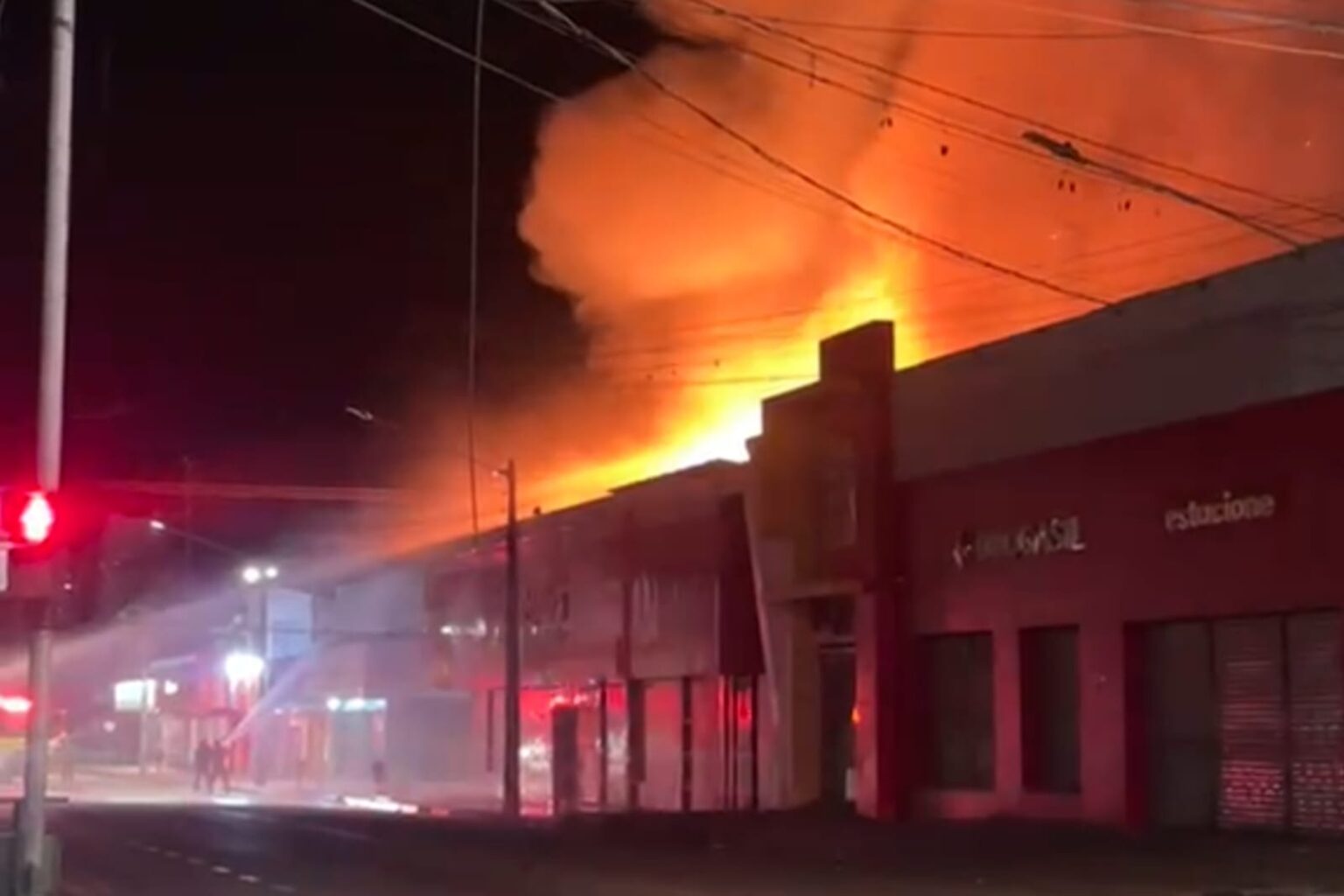 Incêndio atinge farmácia e loja no Núcleo Cidade Nova, em Marabá