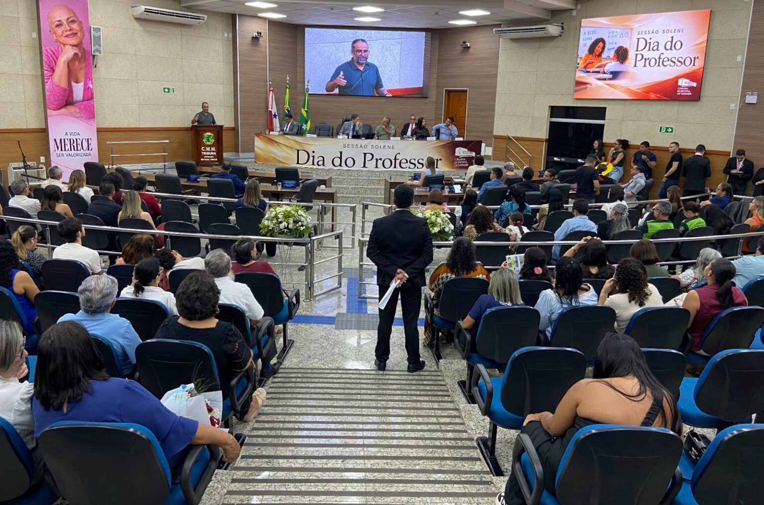 Câmara Municipal de Marabá homenageia educadores em sessão solene pelo Dia do Professor