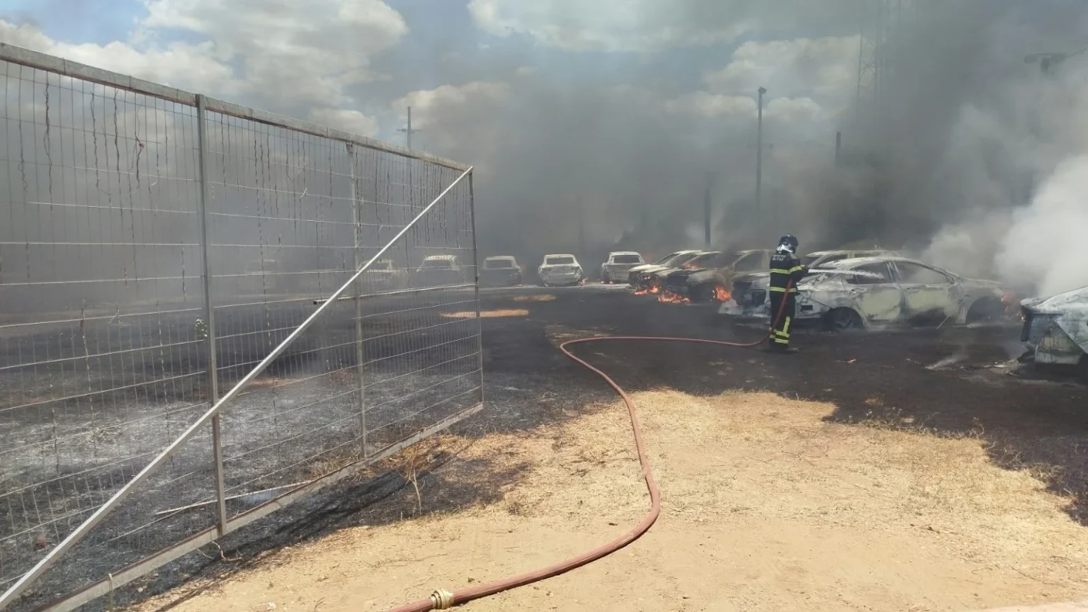 Incêndio destrói mais de 20 carros em pátio de locadora no Piauí