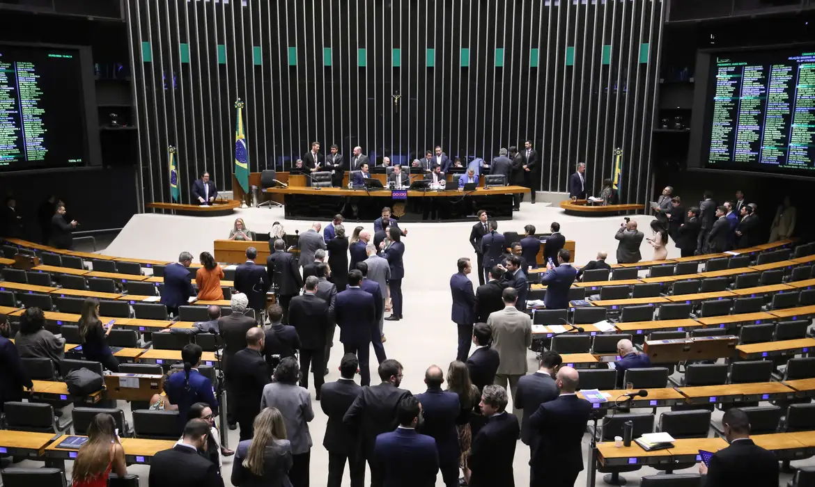 Resultado das urnas dificulta avanço da escala 6×1 no Senado